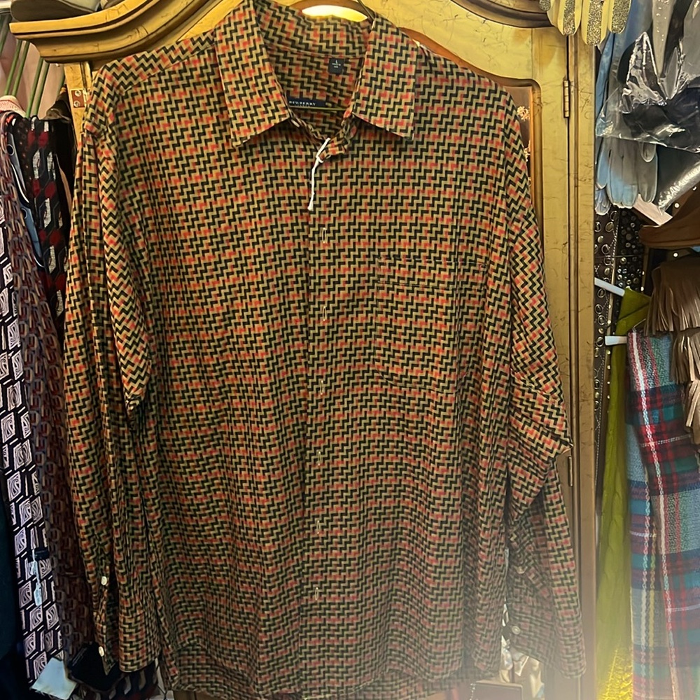 Men’s Lg Burberry Shirt Red-Black pattern on Brown